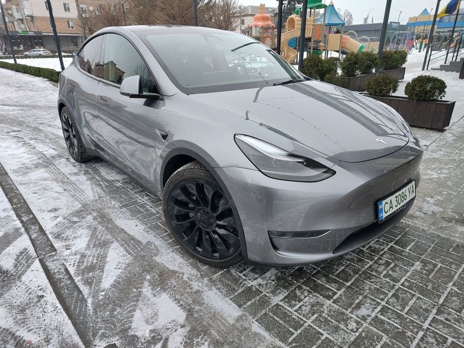 Tesla model y 2025 року, dual motor  long range 7 місць