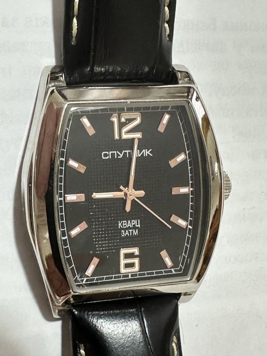 Наручний  годиник Спутник Кварц