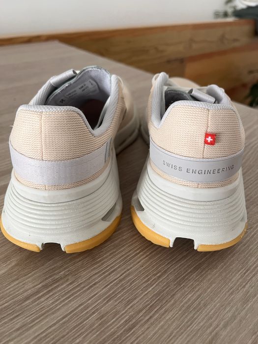 ON Cloud mulher desportivas