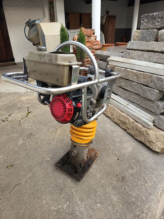 Saltitão Compactador Paclite com motor Honda