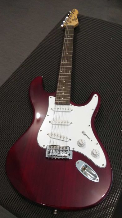 Guitarra elétrica estilo Stratocaster
