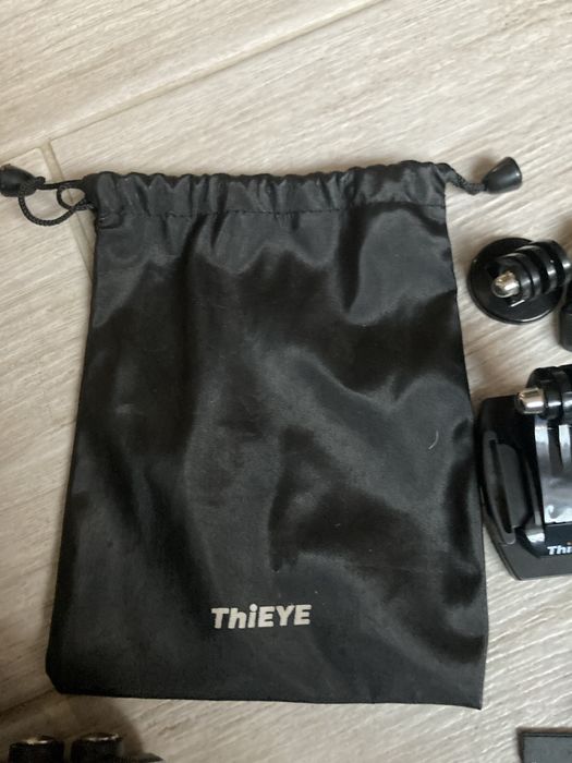 Камера ThiEYE нова все є мікро сд в подарунок