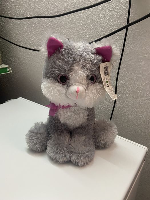 Peluche gato com etiqueta