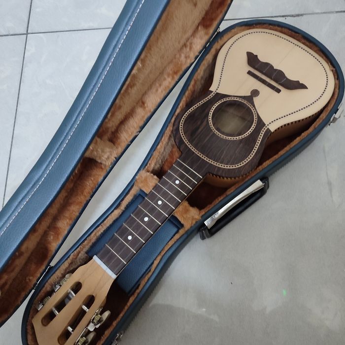 Cavaquinho luxo 4 cordas