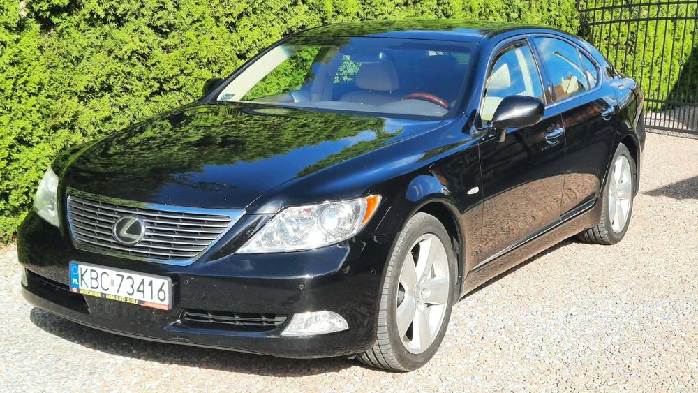Lexus LS