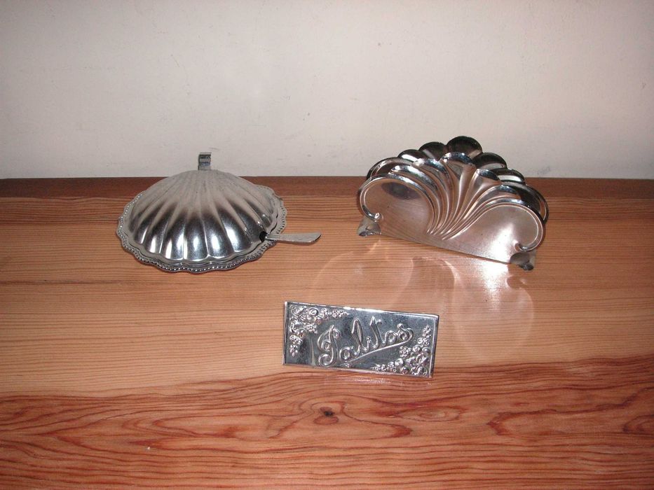 Travessas e Porta Guardanapos em Metal