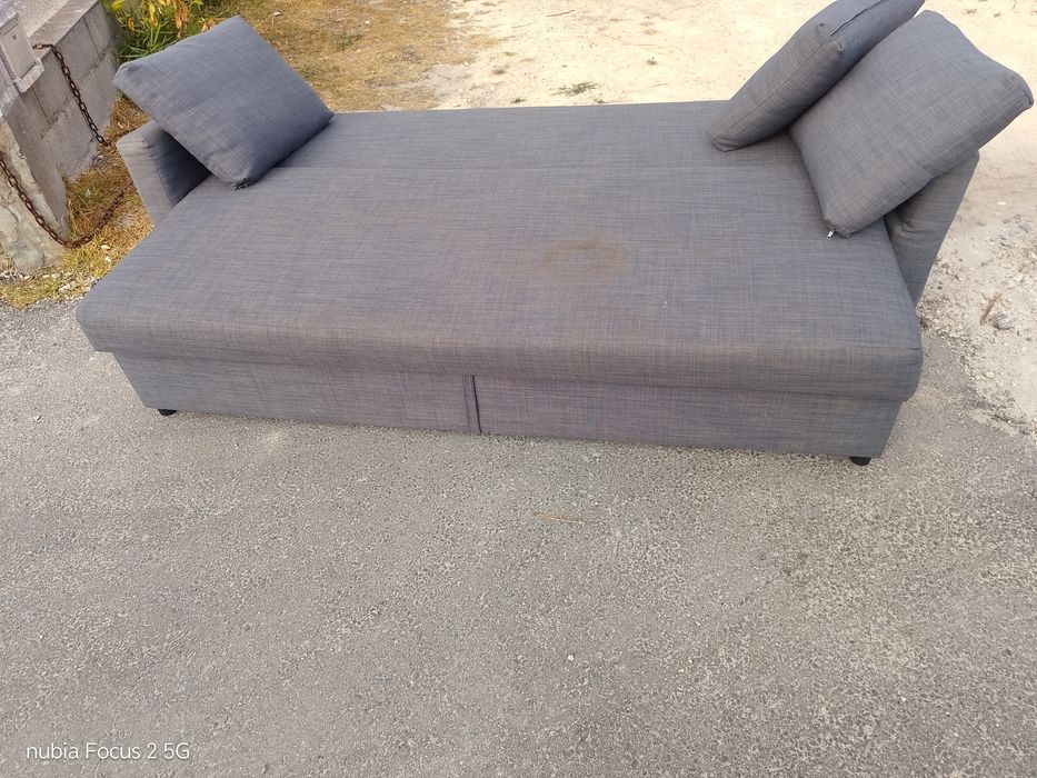 Sofá cama cinza  .