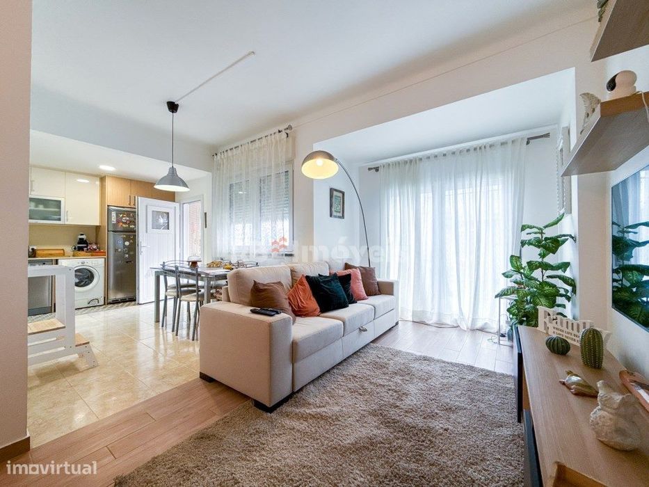 Apartamento T2 + 1 c/ Terraço, Anexo e Garagem - Entroncamento