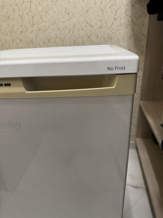 Морозильна камера beko FNE1072