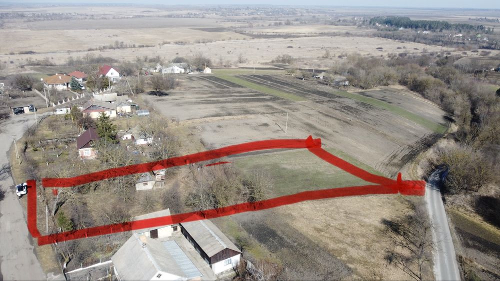 Ділянка  під будівництво з комунікаціями , погрібом та гаражем(!)