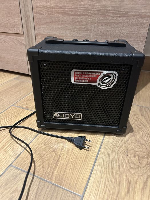 Sprzedam wzmacniacz wraz z gitara i kablem AUX