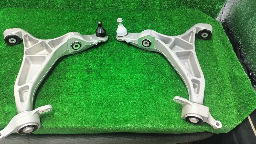 Амортизатор ричаг стабілізатор Grand Cherokee WK2