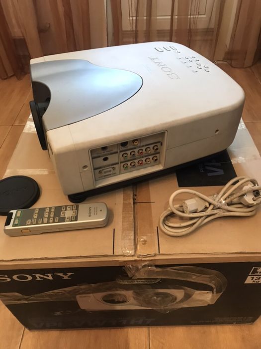 Кінопроектор Sony LCD VPL-VW11HT