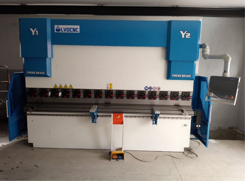 Листогибочный пресс CNC135х3200 с контроллером 4 оси