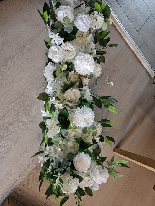 Kwiaty na stół prezydialny w kolorze białym 90 cm