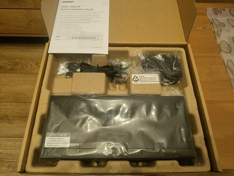 Przełącznik Switch 8-portowy 2.5 Gb/s QNAP QSW-1108-8T