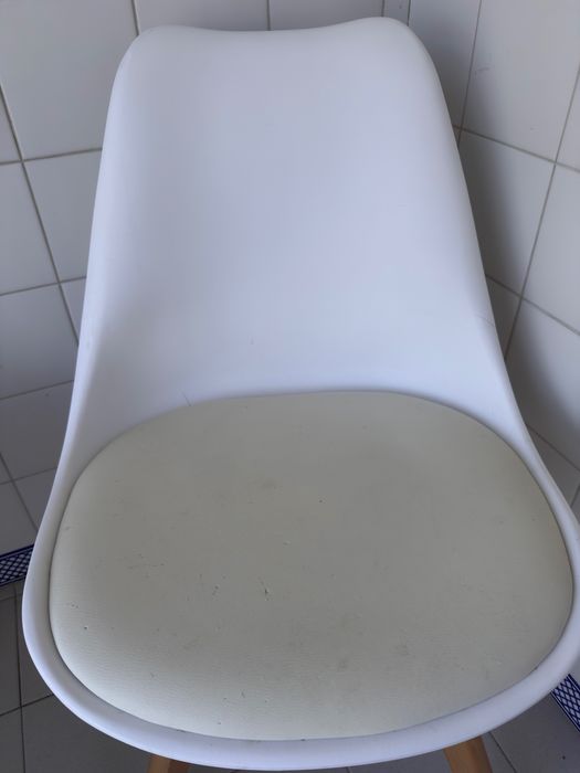Mesa + 2 cadeiras