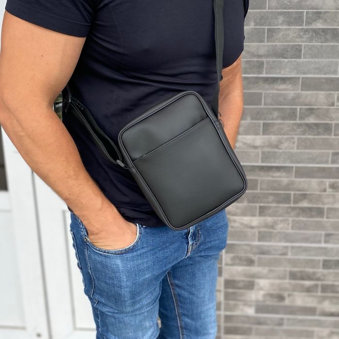 Чоловіча сумка через плече месенджер чорна Triumph