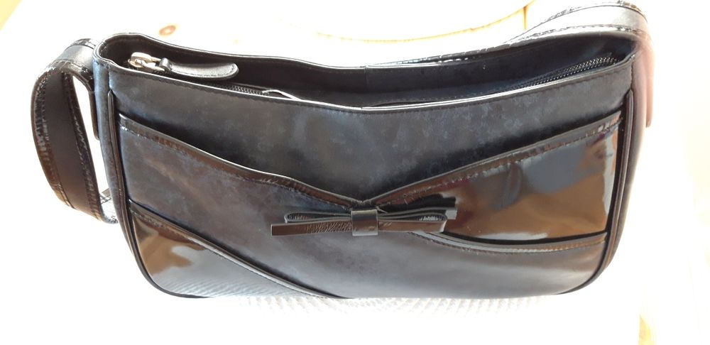 Mala czarna torebka ze skóry