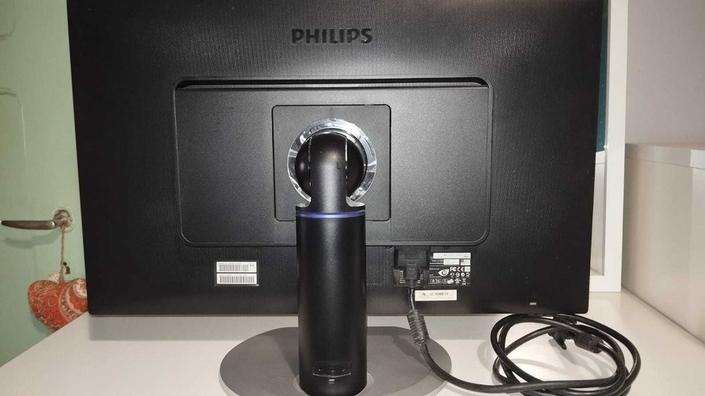 2x Monitores Profissionais Ergonomicos (Philips 24" + HP 23")