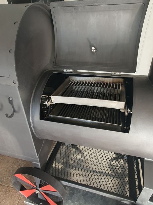 Wędzarnia i grill. Lokomotywa