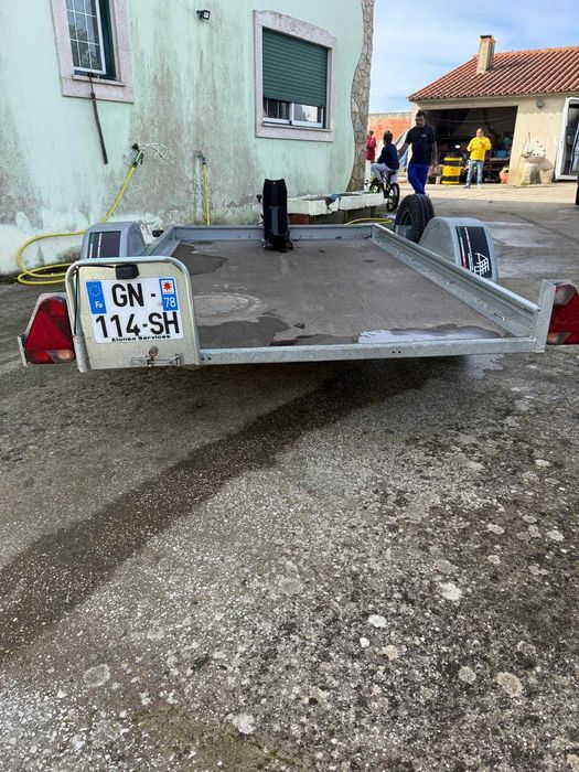 Reboque em ótimo estado