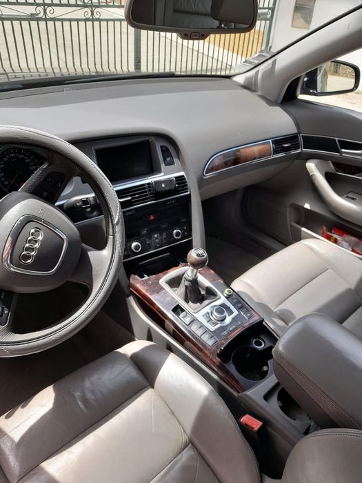 Audi A6 em estado novo