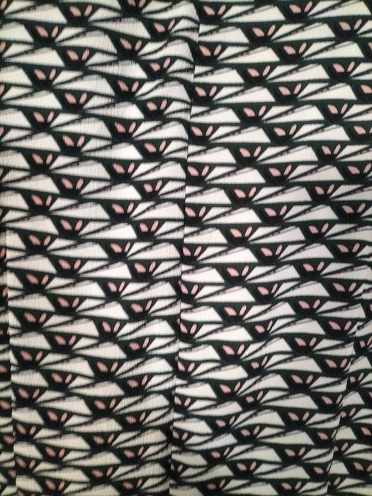 Elegancka sukienka z rękawem