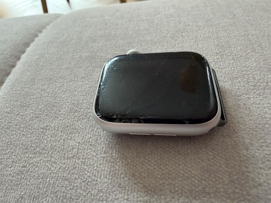 Apple Watch SE 44mm A2352