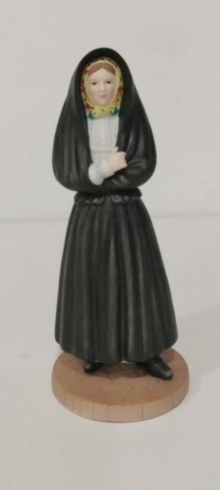 Estatuetas trajes típicos de Portugal de Coleções Philae