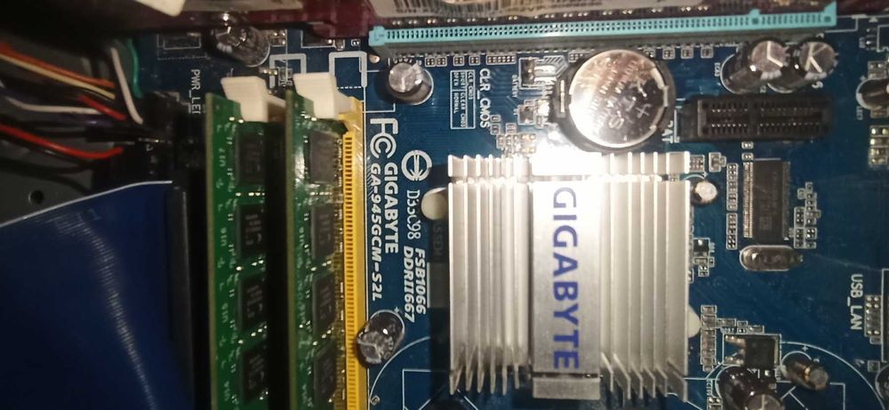 Kомп'ютер E5200/2x1Gb/945/9600GT/ATX400/ vx2240w Viewsonic