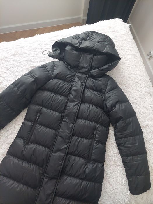 Puchową czarna kurtka nike XS