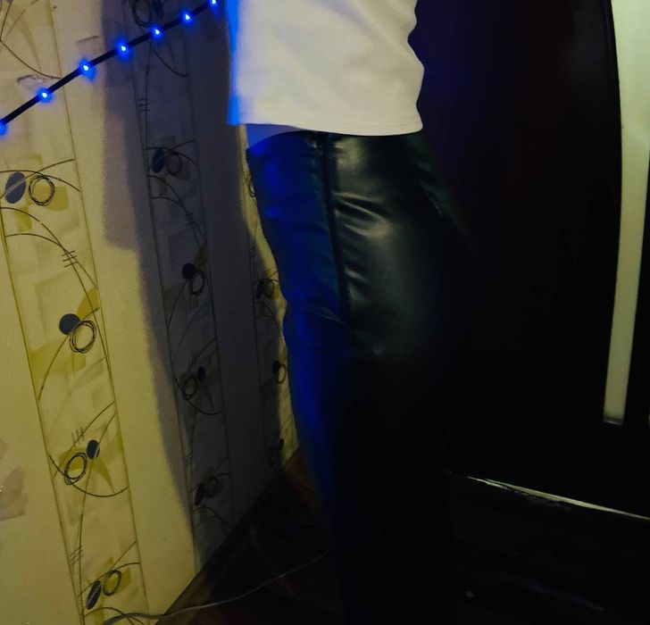 Женские кожаные штаны