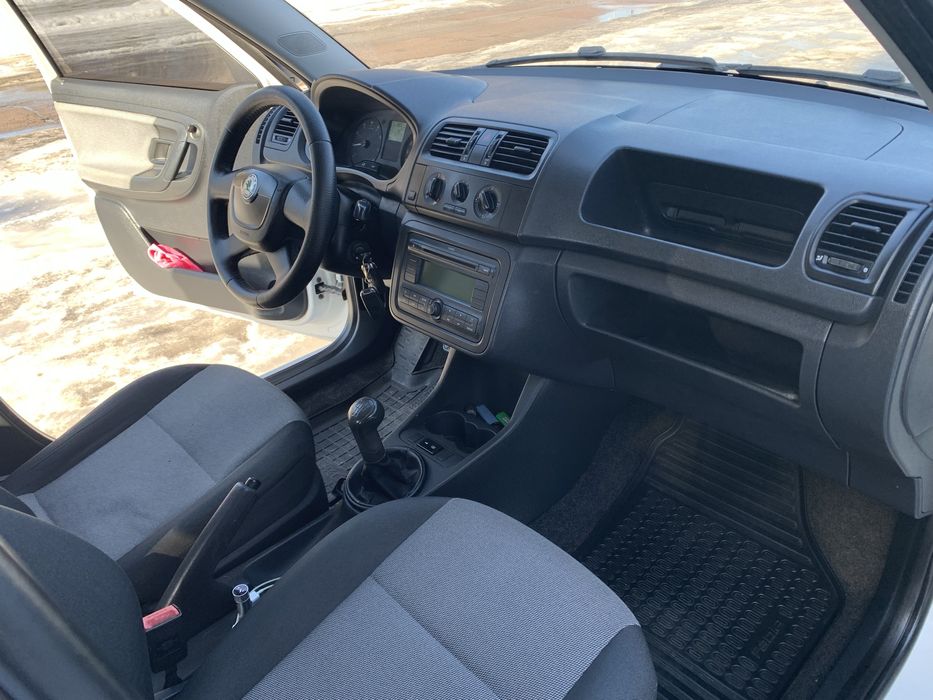 Skoda Fabia 2011 рестайлинг 1.4 газ/ бензин