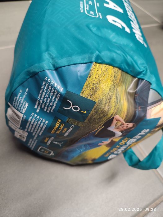 Nowy niebieski śpiwór podróżny