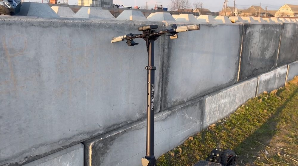 Продам електро самокат  KuKirin g2 max