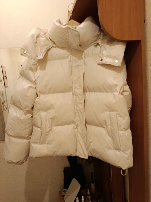 Весняна куртка,молочного кольору. ПРОДАЖ ТІЛЬКИ ПО КИЄВУ