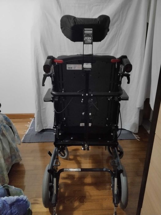 Cadeira de rodas de passeio marca Orthos