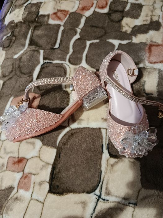 Продаю дитяче взуття