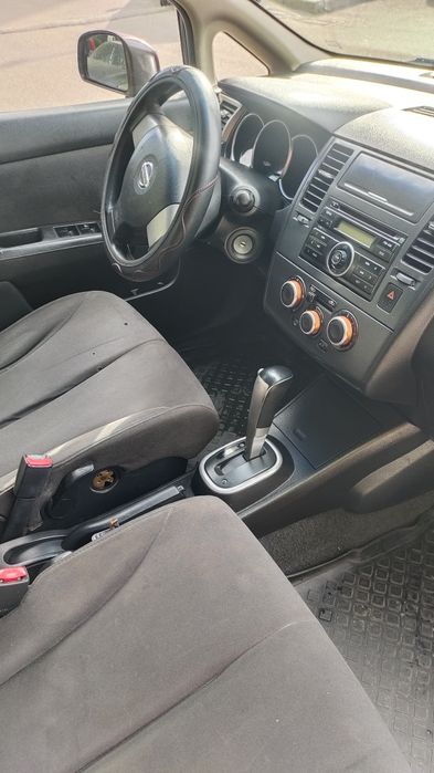 Продам Нисан тида на коробке автомат