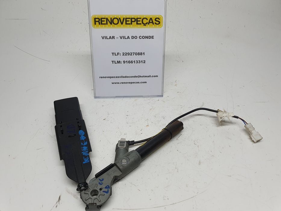 Encaixe de cinto frente direito RENAULT Kangoo (KC0/1_)