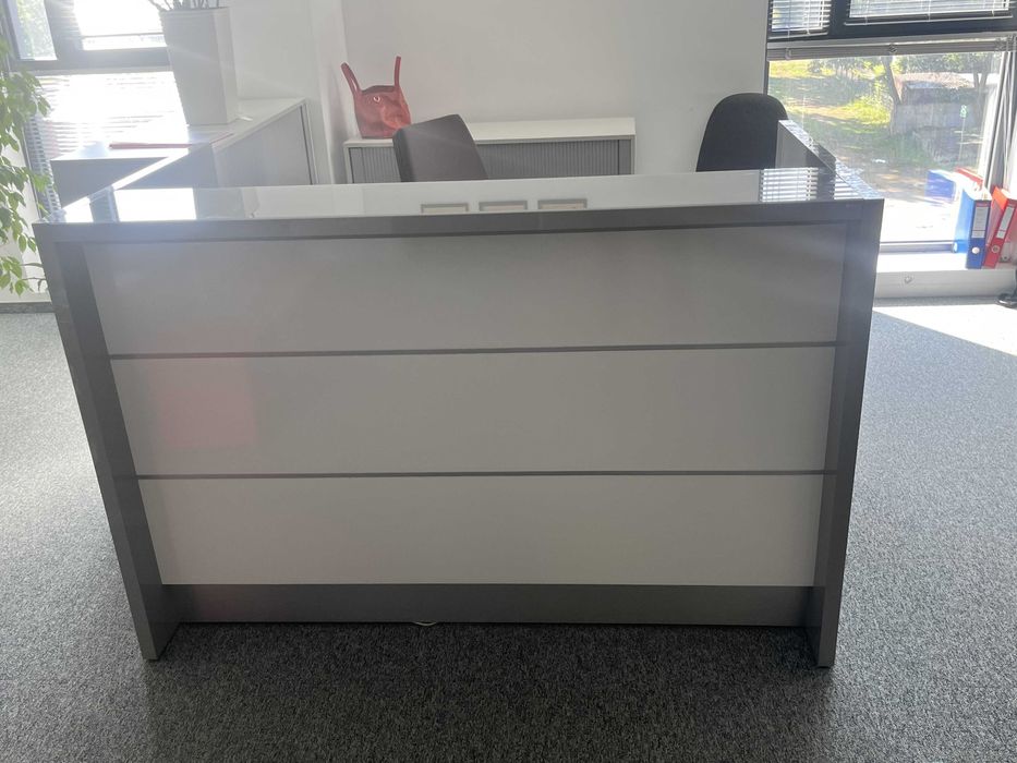 Meble isprzęt biurowy