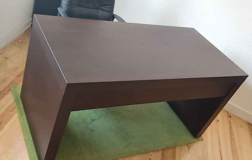 Secretária em excelente estado