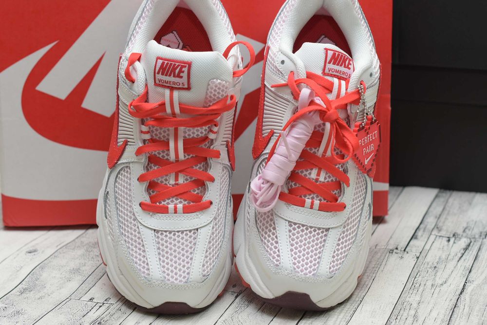 Оригінал! Жіночі кросівки кроссовки Nike Zoom Vomero 5 BG HV5171-121