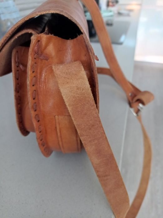 Carteira à tiracolo