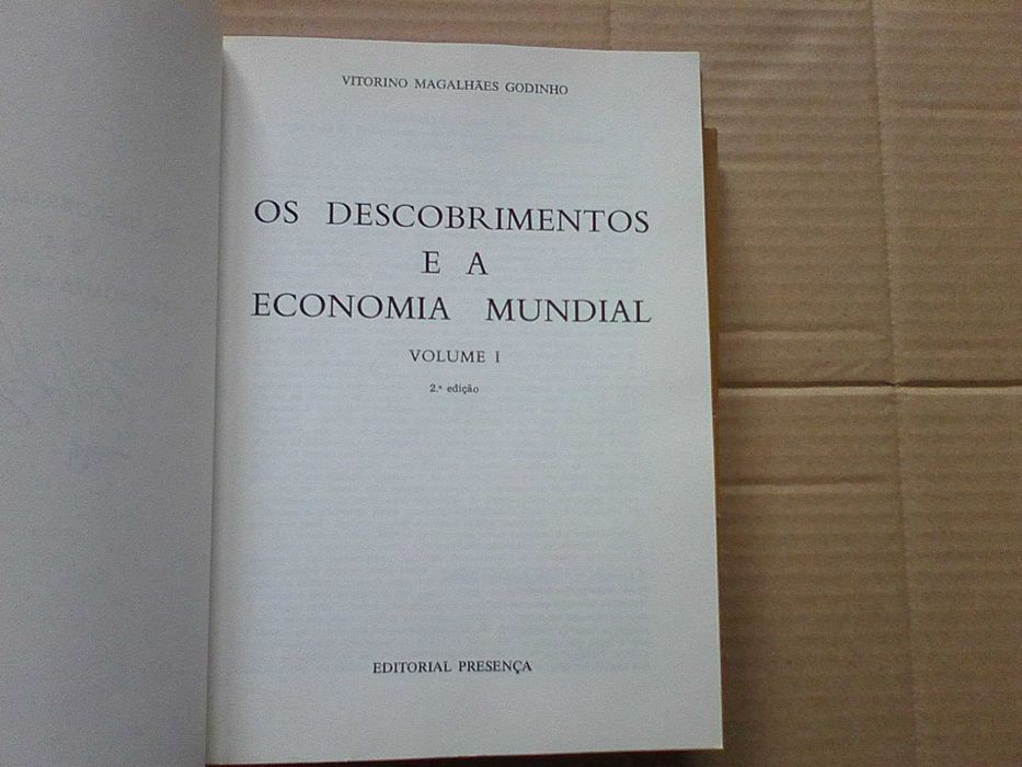 O descobrimentos e a Economia Mundial  Vols I, II e III