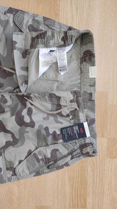 Продам Карго-брюки - Levis-розм-L. Оригінал.Нові.