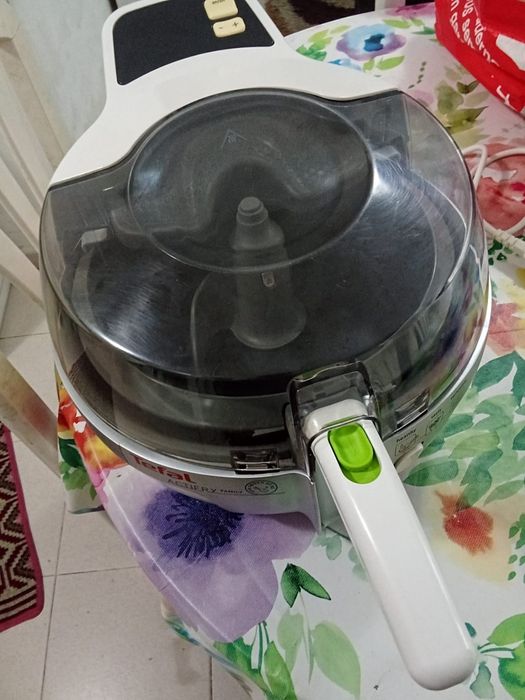 E uma fritadeira iletronica