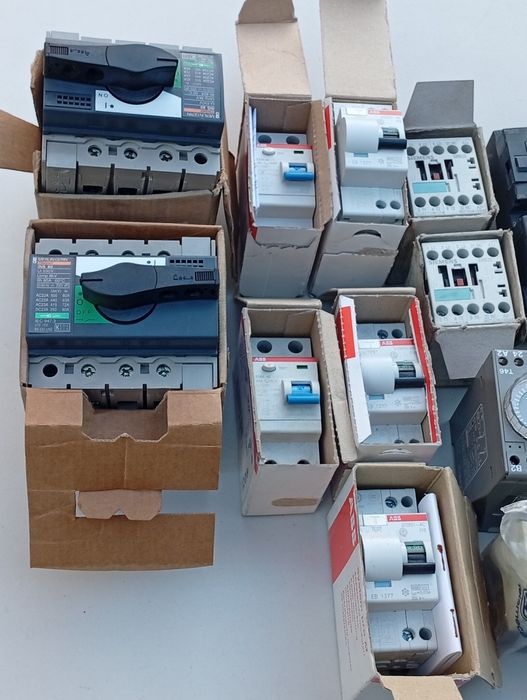 Lote de material elétrico