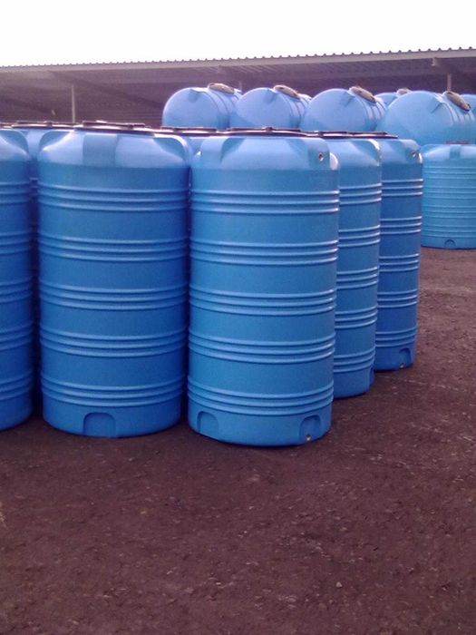 Продам пластикові баки бочки ємності для води